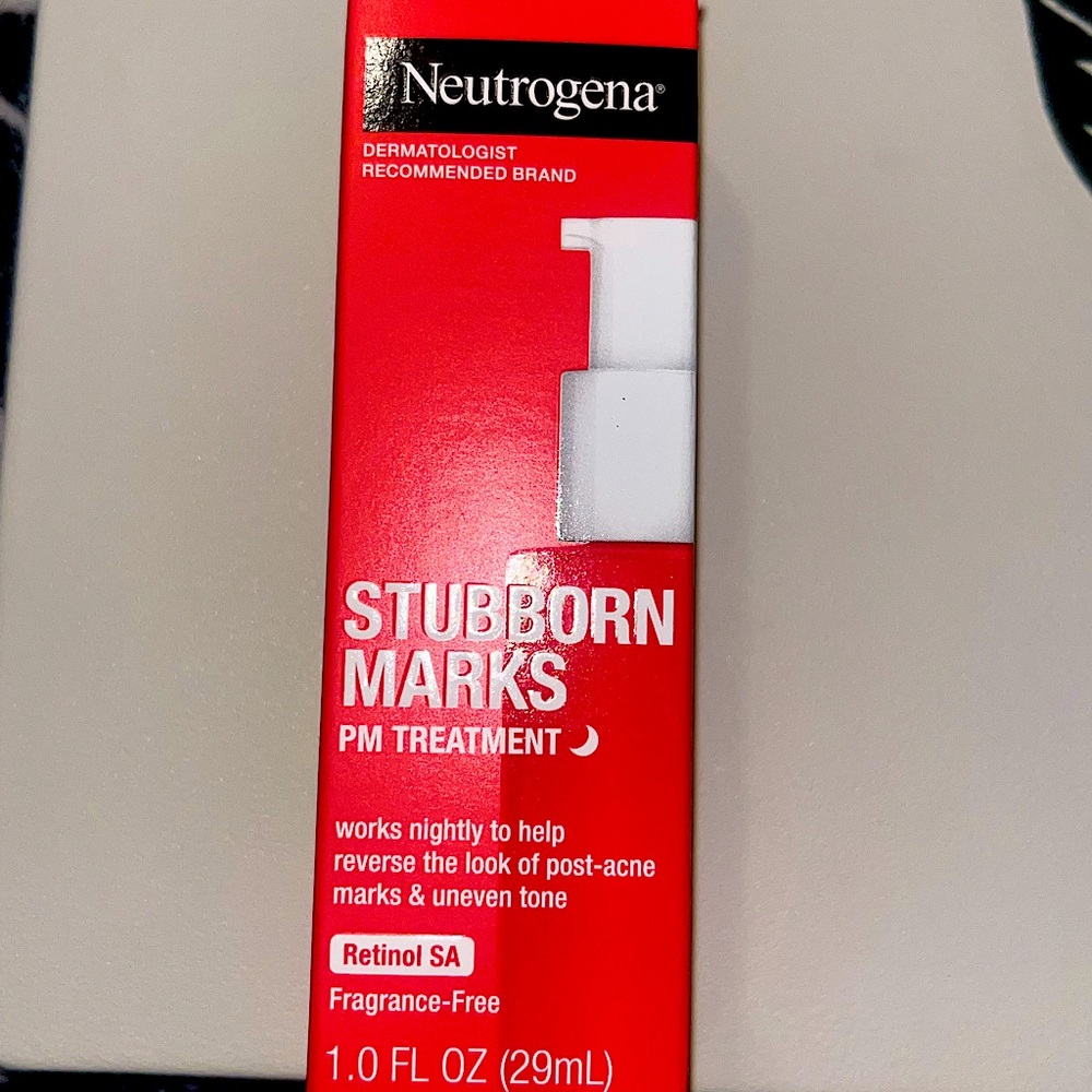 Neutrogena Stubborn Marks PM Treatment with retinol